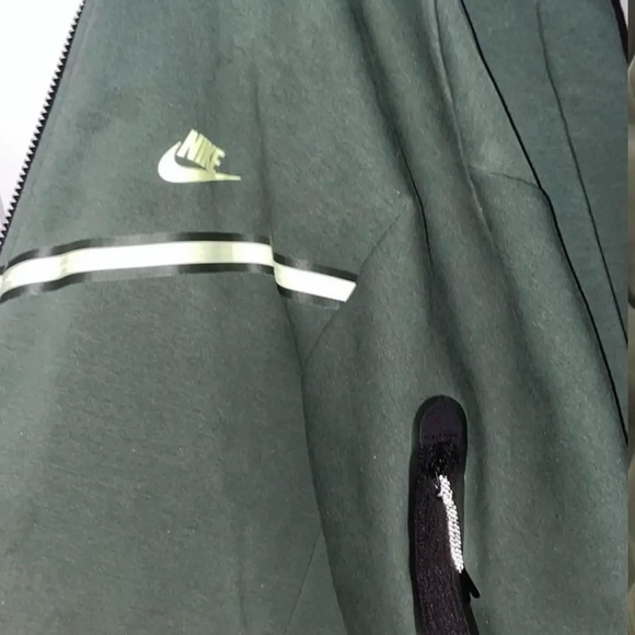 Nike tech - Picture 2 of 4